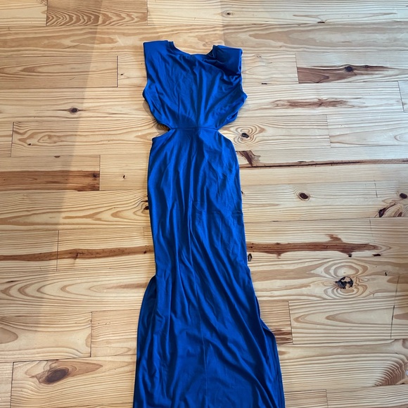 Long dress with cutouts - Picture 5 of 5